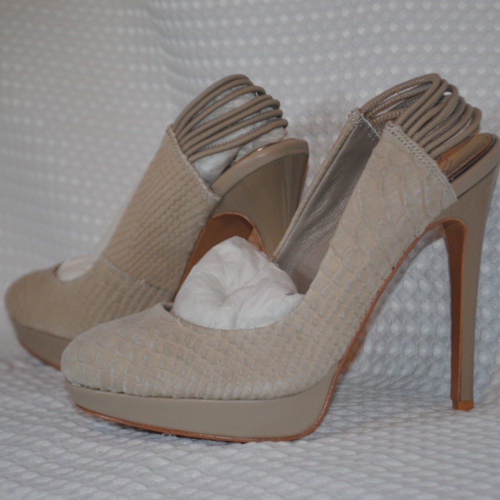 Never worn! Mark+James Badgley Mischka "Marcy"